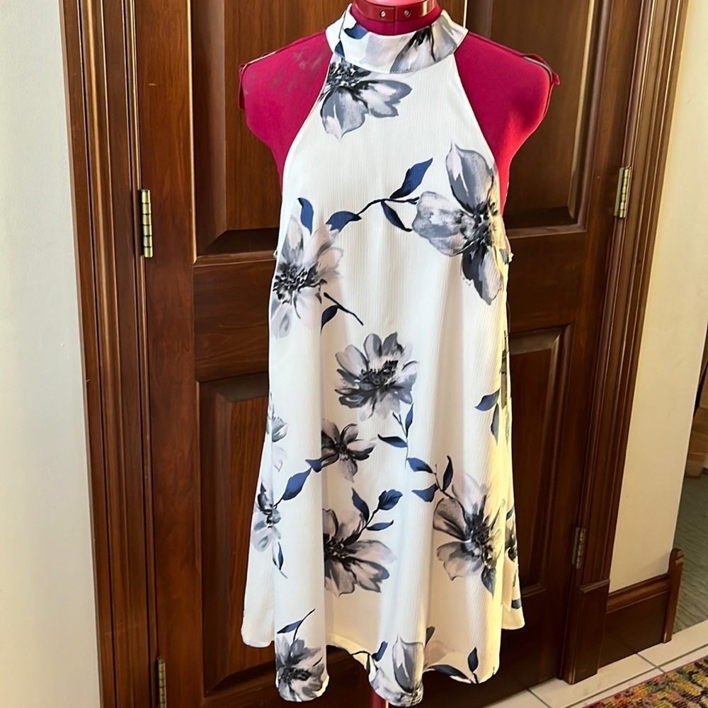 Lulu’s   NWT   High Neck  Halter style Dress white florals of blue/pink   Size M